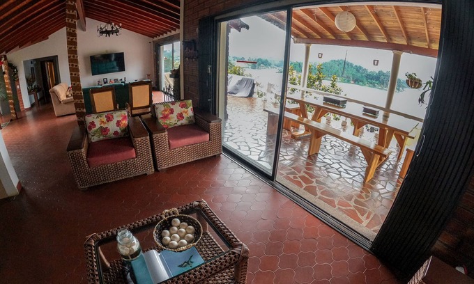 Guatape House | FINCA NUEVA ZELANDA By Gandolfo LAKE VIEW FOR 15 PEOPLE