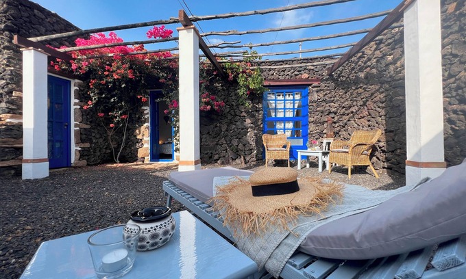 Uga House | Finca/PrivateGardens/DoubleBed/FreeP/Tv/Wifi