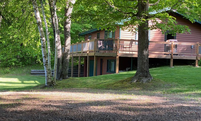 Hayward House | Find your Adventure at Lazy Moose Cabin on Beautiful Moose Lake/Wireless Int.