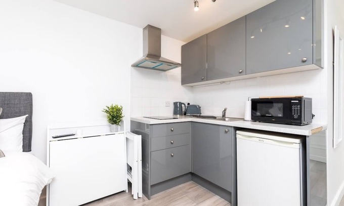 Ifield Apartment | Findon Suite Close To Airport