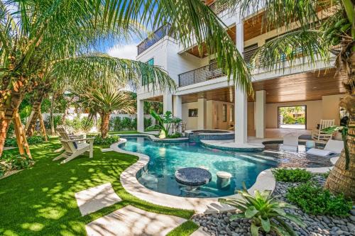 Anna Maria House | Fine and Sandy