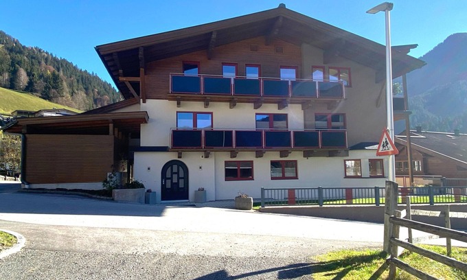 Viehhofen Apartment | Fine apartment with terrace in prime location