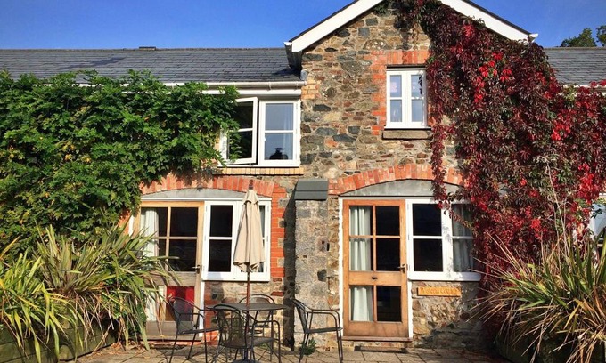Liverton House | Finest Retreats - Little Dunley - Wisteria Cottage