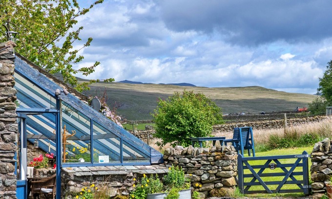 Holmrook Cottage | Finest Retreats | Woodend - The Schoolhouse