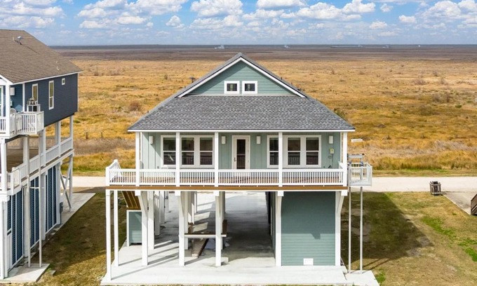 Port Bolivar House | Fins & Feathers home