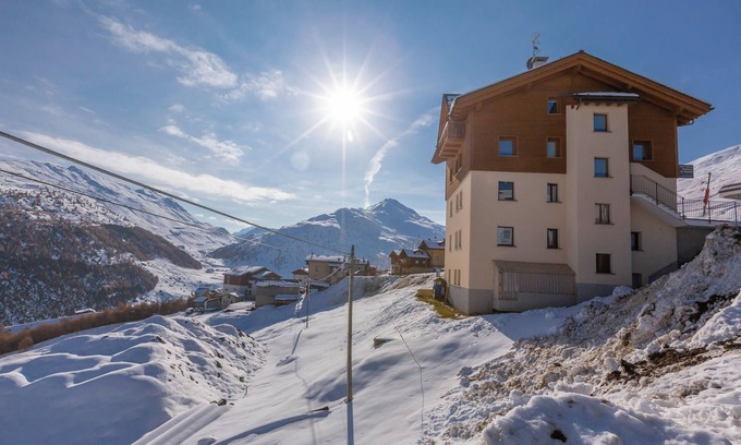 Sant'Anna Apartment | Fiocco Di Neve Ski in- Ski out 10m, Livigno, Italy