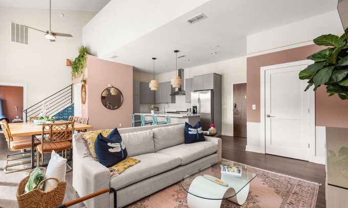 West End Apartment | Fiora Loft by Vandy & Parthenon