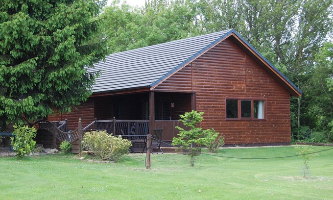 Murthly Ski Chalet | Fir Tree Lodge - Pondfauld Holidays PK11988P