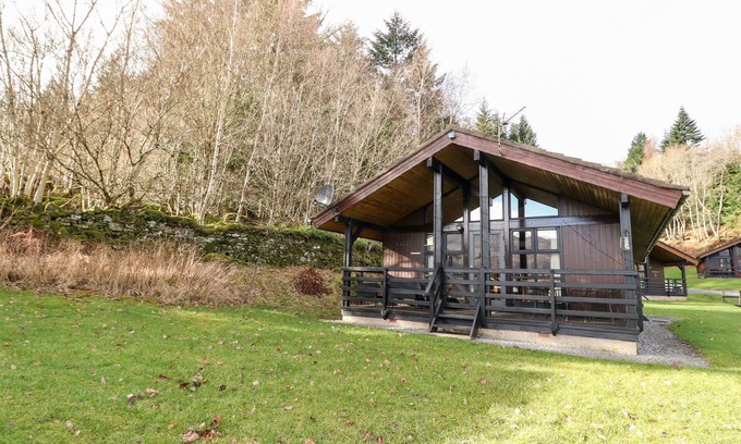 Heribost Cottage | FIRBUSH LODGE, pet friendly, character holiday cottage in Killin