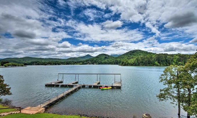 Hiawassee House | Fire Pit and Boat Dock Lake Chatuge Townhome!