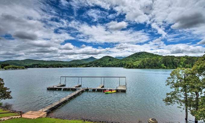 Hiawassee House | Fire Pit & Boat Dock: Lake Chatuge Townhome!