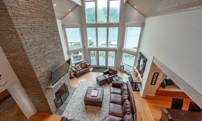 McHenry House | Fire Pit, Hot Tub, Suites & Scenery Await!