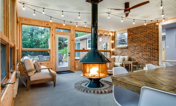 Baraboo House | Fire Pit! Patio! Game Room! Hot Tub! Sun Room! Minutes to Baraboo & Dells