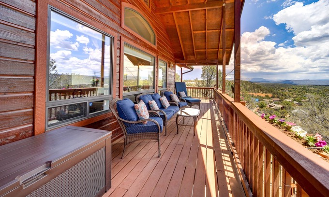 Payson Cottage | Fire Pit & Views: ‘Falconcrest’ Cottage in Payson!