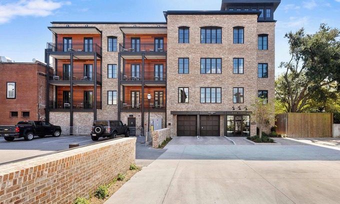 Cannonborough Elliotborough Condo | Fire Tower | Stylish 2BR in Downtown Charleston!