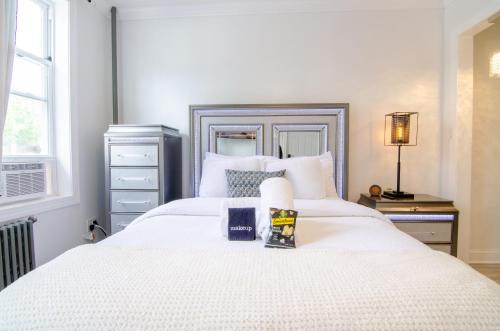 Union City Apartment | Fireflies In NYC, Cozy, Private & New