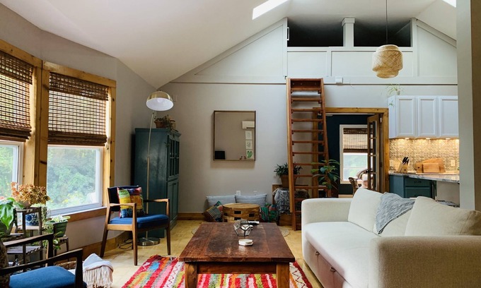 Skyland House | Firefly Cove Guesthouse