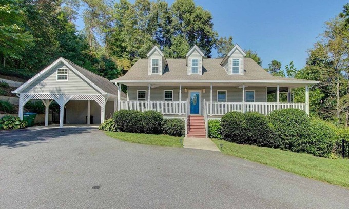 Leicester House | Firefly Hideaway near Asheville w/hot tub, free Biltmore pass, fire pit and fenced back yard