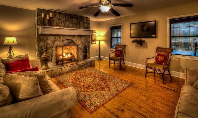 Blairsville Cabin | Firefly Lake House- Pet Friendly | Lake Front Home | Screened Porch | Lake Nottely