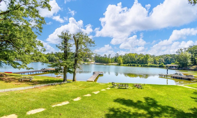 Jacksons' Gap House | Firelight Cabin Retreat, Firelight Cabin- Cozy 3br Lakefront Cabin Retreat