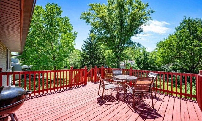 Wayne House | Firepit & 10mins to Speedway - Westside Splendor