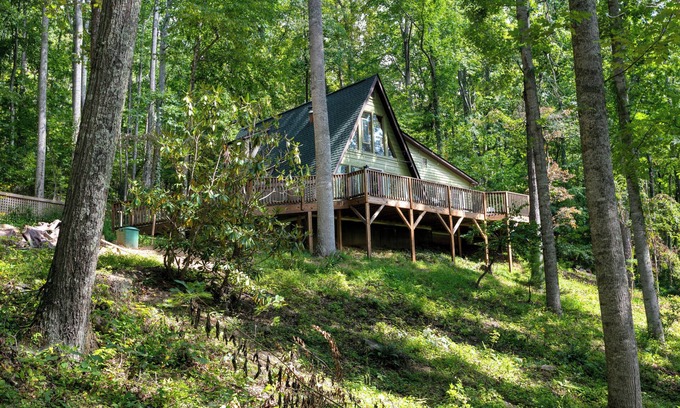 Fairview Cabin | Firepit + Mountain Views | A-Frame in Fairview | Honeycomb Hideaway by AvantStay