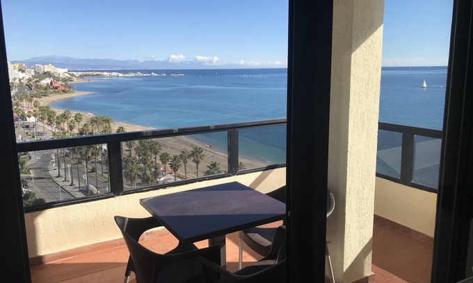 Torrequebrada Apartment | First line of beach, breathtaking view, apartment renovated