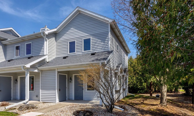 Fish Creek Condo | Fish Creek Condo-Next to Shopping and restaurants