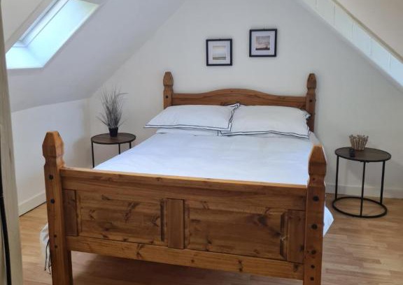 Wick Apartment | Fisherman Cottage - ideal for Trades and couples part of Langley Serviced Apartments Has outside steps