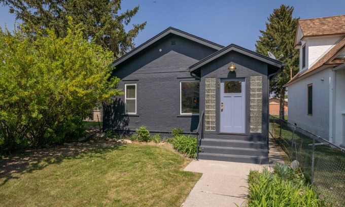 Livingston House | Fisherman's Bungalow · Perfect downtown home