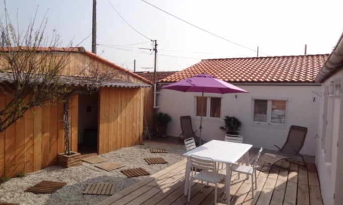 Aytre House | Fisherman's cottage, sleeps 4, for a convivial stay in La Rochelle