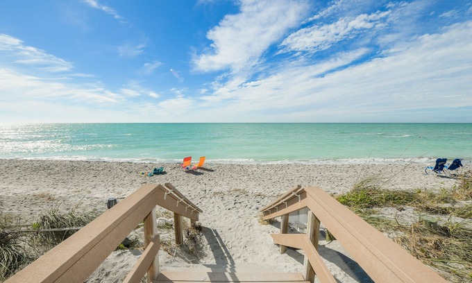 Siesta Key Condo | Fisherman's Cove A114 - The Havana- Gulf Beach front steps from Lania