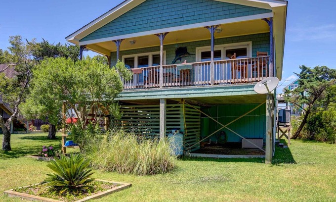 Brigands' Bay House | Fisherman's Dream, Cozy Canal Front W/ Private Dock, Kayaks, & Dog Friendly