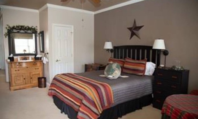 South Fork Bed & Breakfast | Fisherman's Folly GUESTROOM at Arbor House Inn Inn Bed & Breakfast