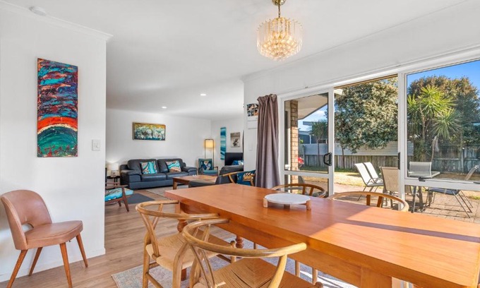 Bowentown House | Fisherman's Friend - Bowentown Holiday Home
