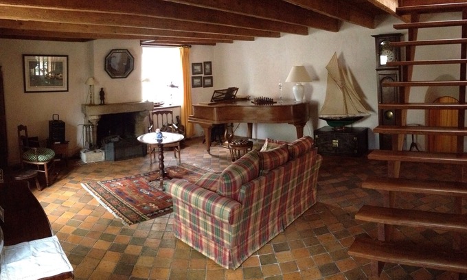 Bono House | Fisherman's house, 90m2 on the port of Le Bono, 300m2 enclosed garden.