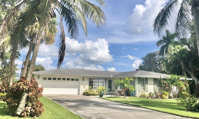 North Fort Myers House | Fisherman's Paradise in tropical lagoon with pool and spa