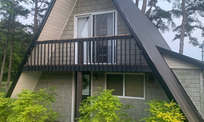 Springville House | Fisherman’s Paradise 3-bedroom lake house with WiFi, AC in Springville, TN.