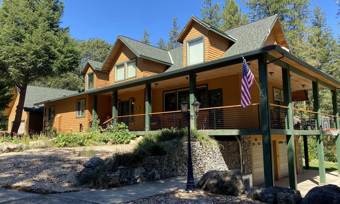 Junction City House | Fishing and Family Friendly Mountain Retreat