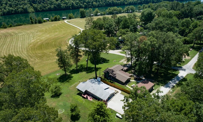 Branson House | Fishing Haven with Boat Launch and 20 minutes from downtown.