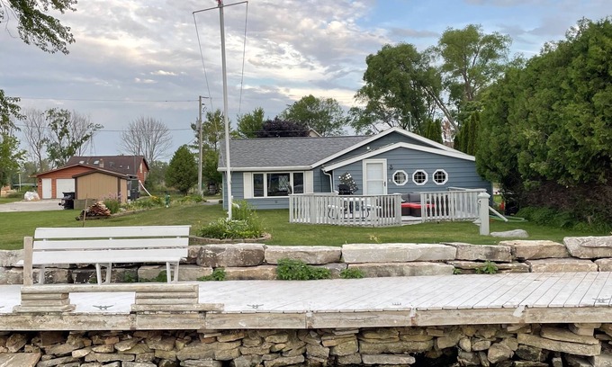 Little Sturgeon House | Fishing right out your Door Little Sturgeon Bay. Home with garageš£ fire Pit/wood