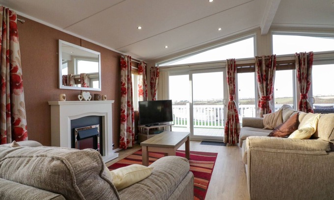 Newquay Cottage | FISTRAL 13, pet friendly, country holiday cottage in Crantock