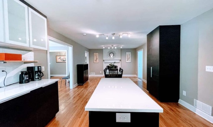 Clairmont Heights House | Fit for Kings · Fit for Kings@EMORY Japan Soaking Tub 5 KING Beds