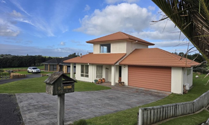 Rewa House | Fitzroy Holiday Home ideal for Groups and Families