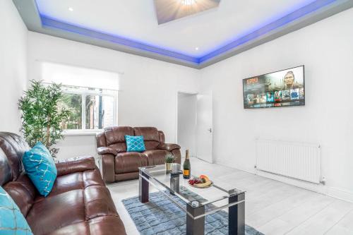 Stirchley House | Five Bedroom Townhouse - Near City Centre - Edgbaston - On Street Parking - Wifi - Netflix - 974P