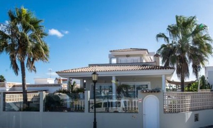 Corralejo Villa | Five Star Beach Villa - "Villa Sueno" (Dream Villa)