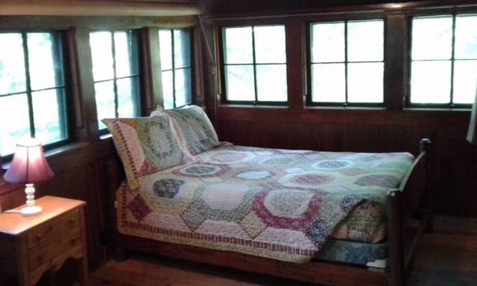 Hot Springs Cabin | FIVE POINTS~LAKE HAMILTON: Cabin#2 ~ 1BR w/2 Full Beds, Futon in LR, Full Kitchen, Breakfast "Fixins" Provided