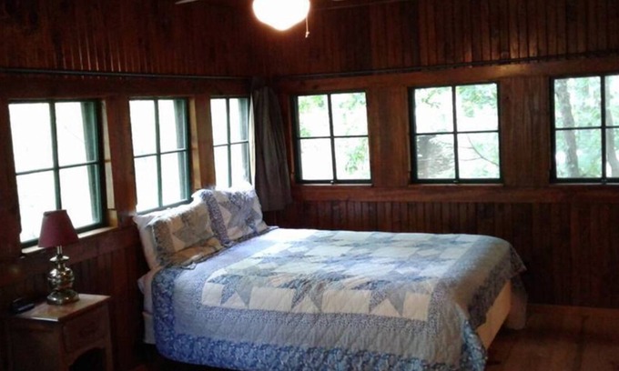 Hot Springs Cabin | FIVE POINTS~LAKE HAMILTON: Cabin#A ~ 1BR w/2 Queen Beds, Futon in LR, Full Kitchen, Breakfast "Fixins" Provided