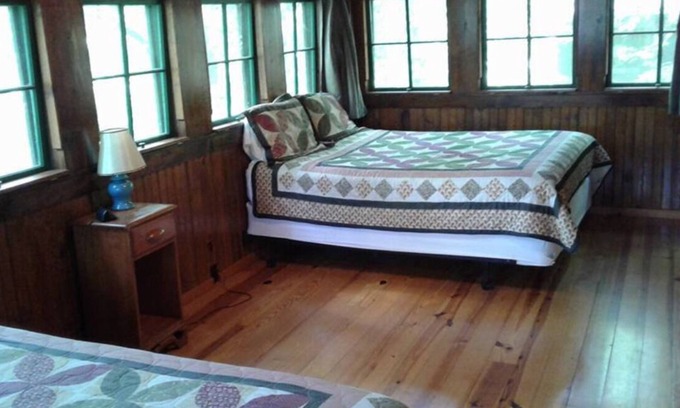 Hot Springs Cabin | FIVE POINTS~LAKE HAMILTON: Cabin#B ~ 1BR w/2 Queen Beds, Futon in LR, Full Kitchen, Breakfast "Fixins" Provided, Handicap Accessible w/Wheelchair Ramp