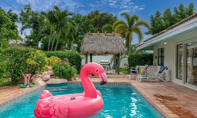 Harbor Village House | FL Luxury! 4BR/2.5BA/Kng Ste,Htd Amazing Pool,Tiki Hut & Fire Pit -Walk to Beach
